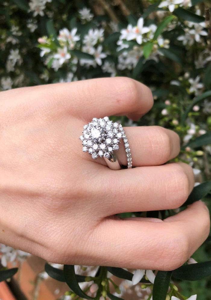 VEGA 18K white gold and brilliant cut diamonds rosette ring.