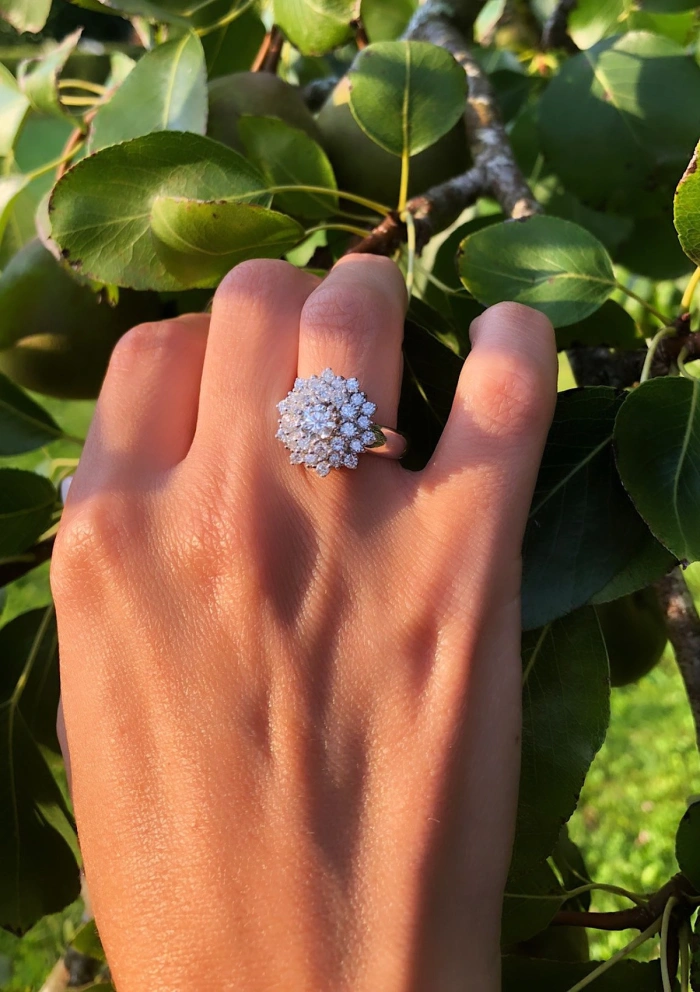 VEGA 18K white gold and brilliant cut diamonds rosette ring.