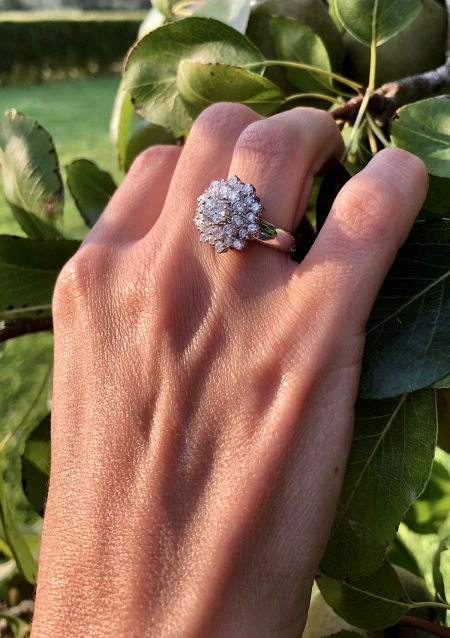 VEGA 18K white gold and brilliant cut diamonds rosette ring.