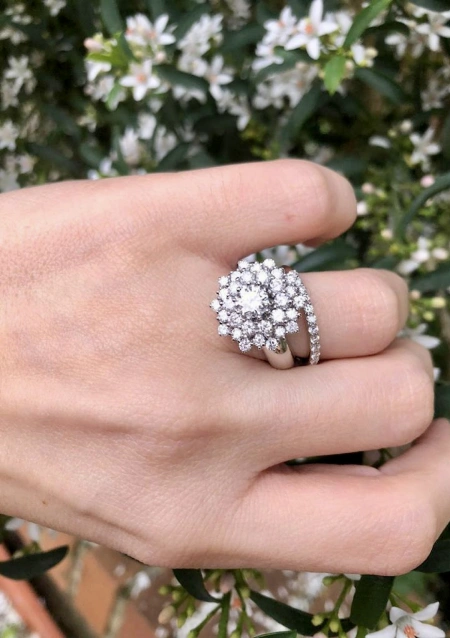 VEGA 18K white gold and brilliant cut diamonds rosette ring.