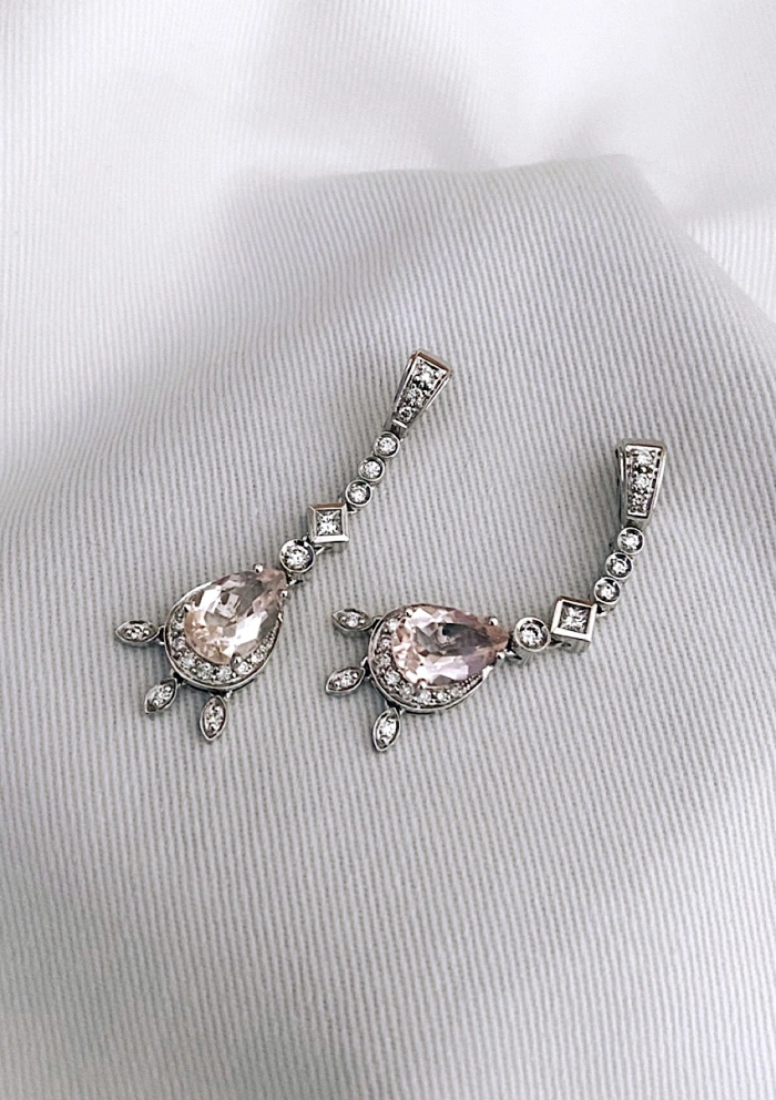 Brincos ROSÉE CASCADE ouro branco 18K diamantes e morganitas Brincos ROSÉE CASCADE ouro branco 18K diamantes e morganitas