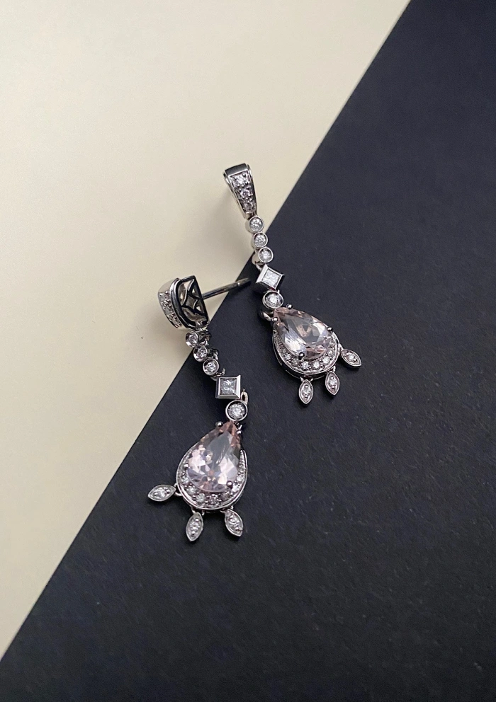 Pendientes RÍOS ROSAS en oro blanco de 18K con diamantes y morganitas