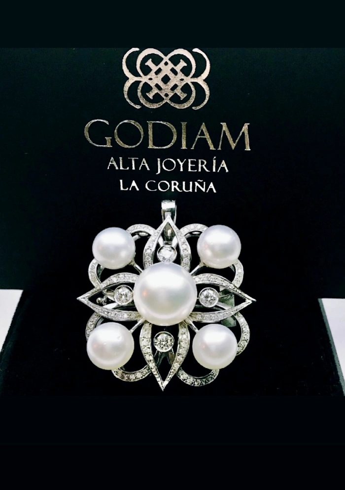 Broche TIARÉ en oro blanco 18K con diamantes y perlas australianas