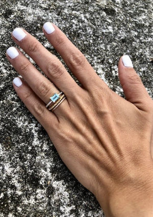 Anillo SONREIRAS en oro amarillo de 18K con brillantes y aguamarina 2