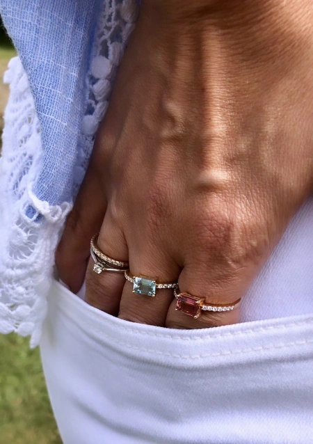 Anillo SONREIRAS en oro rosa de 18K con diamantes y turmalina rosa|Anillos con Otras Gemas Naturales|Godiam Alta Joyería