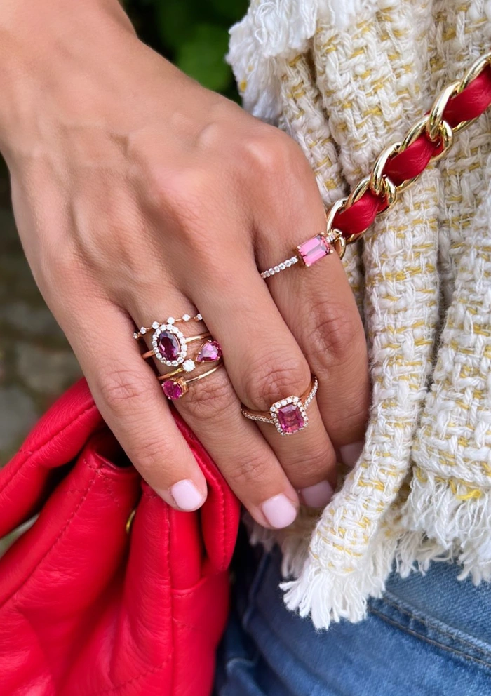 Anillo SONREIRAS en oro rosa de 18K con diamantes y turmalina rosa|Anillos con Otras Gemas Naturales|Godiam Alta Joyería