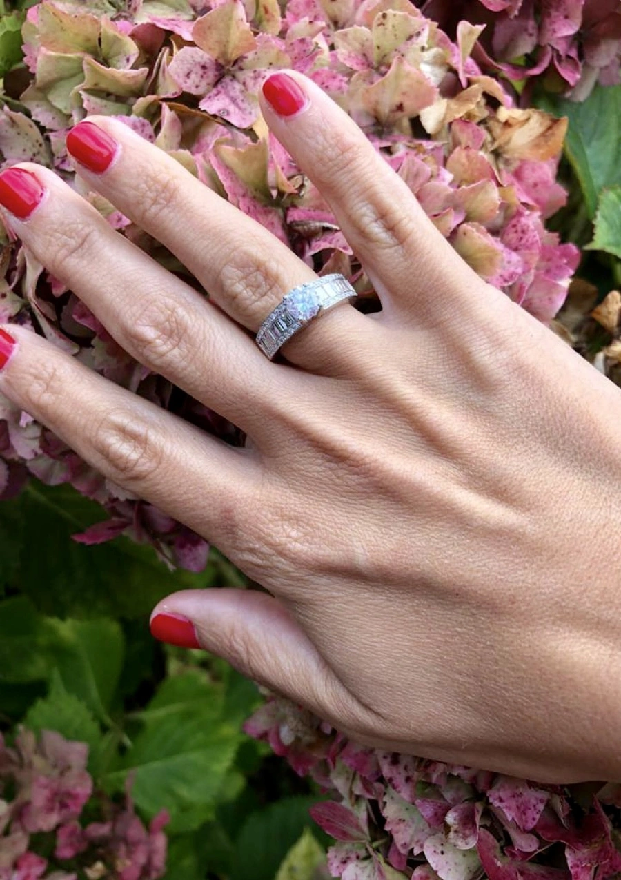 Bague BLISS en or blanc 18 carats avec diamants.