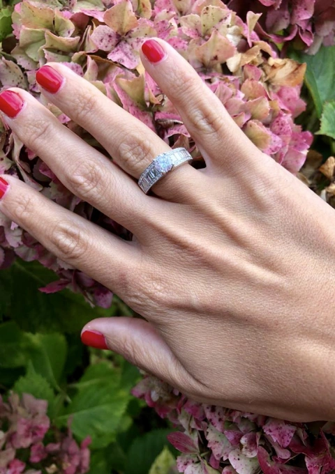 Bague BLISS en or blanc 18 carats avec diamants.