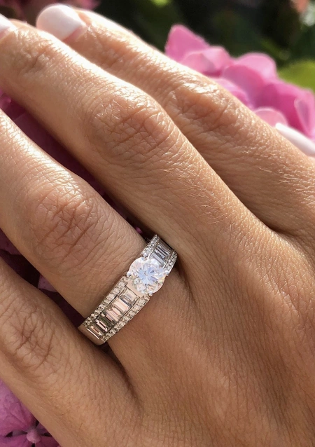 Anillo BLISS en oro blanco de 18 quilates con diamantes