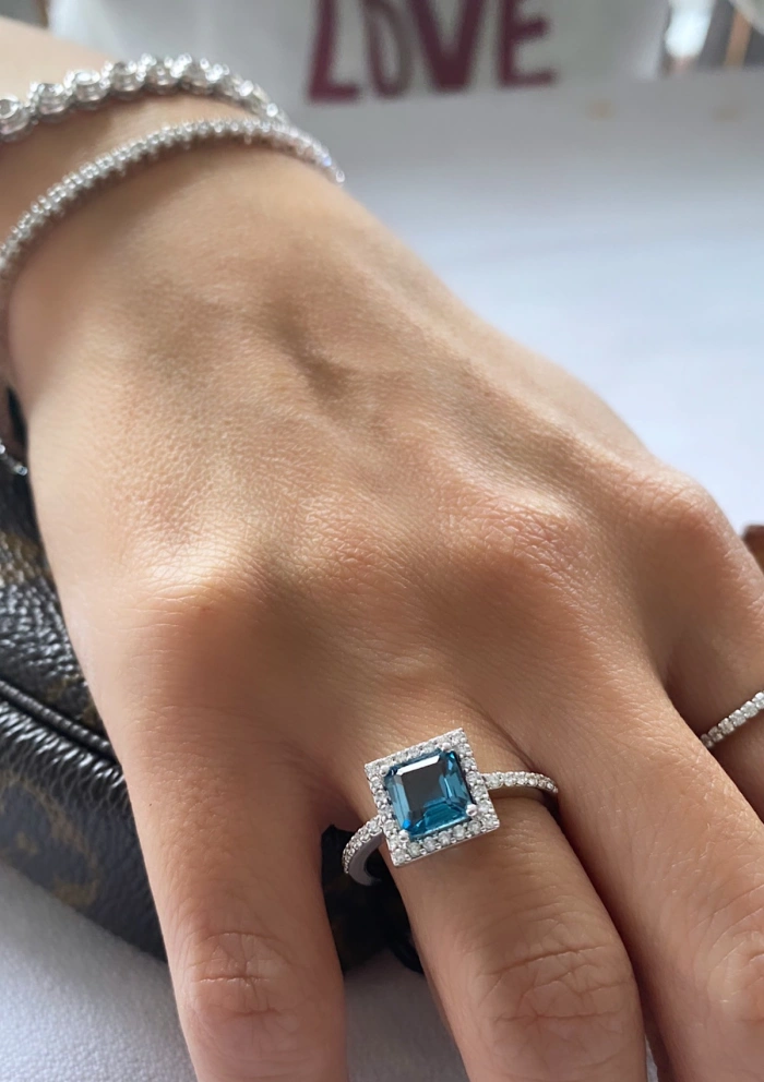 LUCÍA 18K white gold diamonds and London Blue topaz ring.