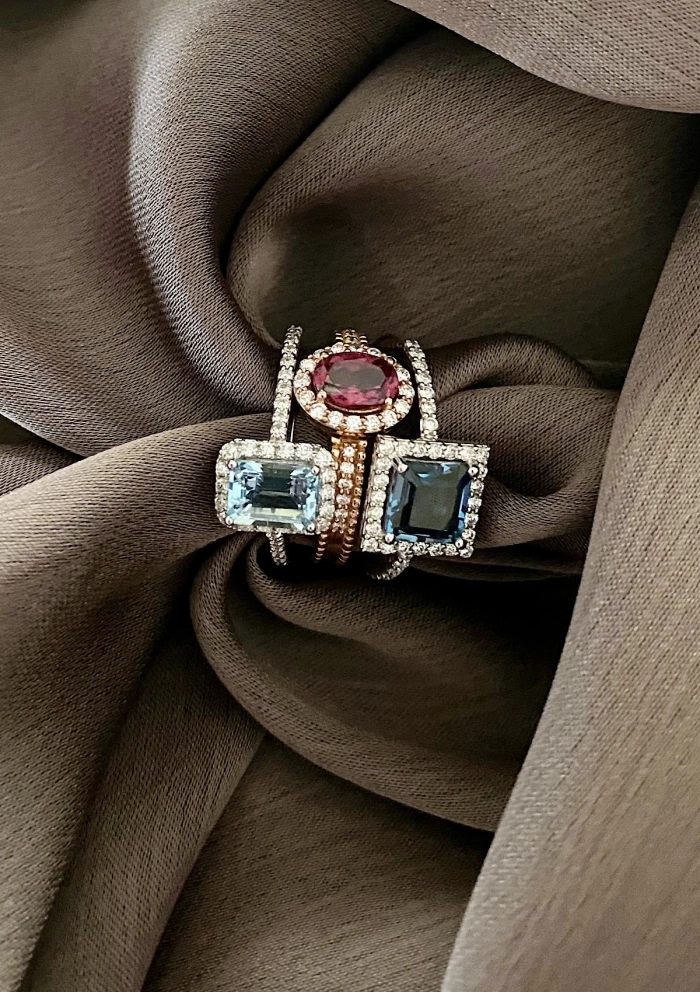 LUCÍA 18K white gold diamonds and London Blue topaz ring.