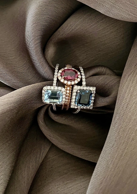 LUCÍA 18K white gold diamonds and London Blue topaz ring.