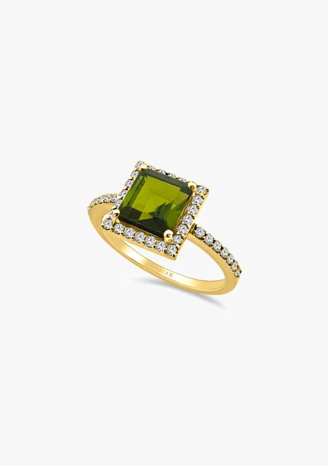 Anillo LUCÍA en oro amarillo de 18K con halo de diamantes talla brillante y turmalina verde talla princesa
