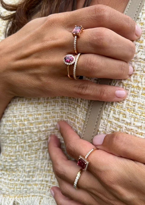 Anel LUCÍA em ouro rosa 18K diamantes e turmalina rosa.