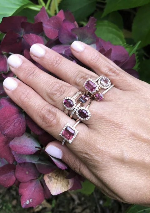 Anel LUCÍA em ouro rosa 18K diamantes e turmalina rosa.