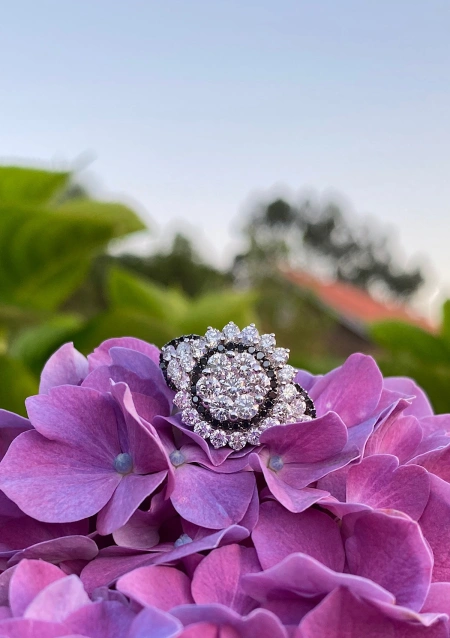 MOONLIGHT 18K white gold with black and white diamonds ring.