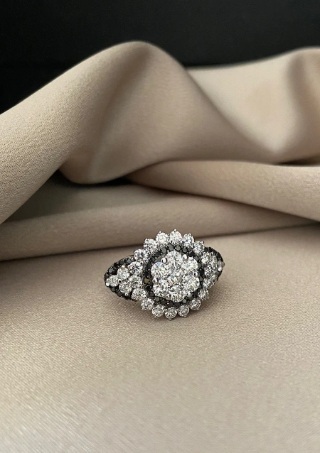 MOONLIGHT 18K white gold with black and white diamonds ring.