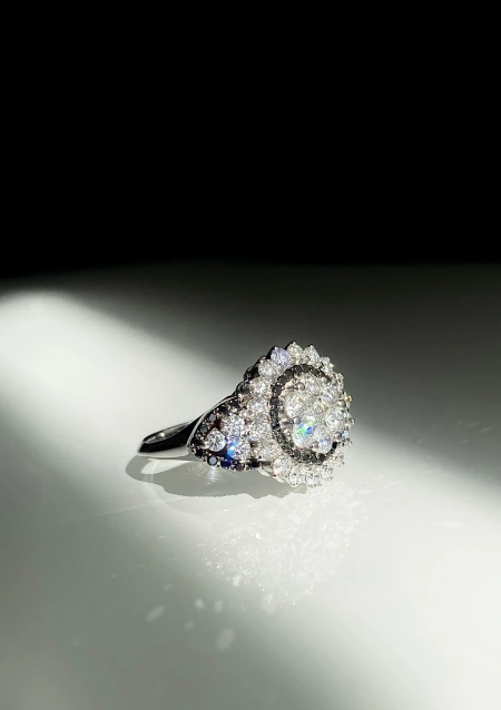 MOONLIGHT 18K white gold with black and white diamonds ring.