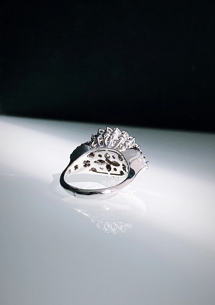 MOONLIGHT 18K white gold with black and white diamonds ring.