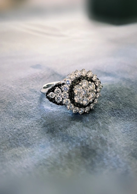 MOONLIGHT 18K white gold with black and white diamonds ring.