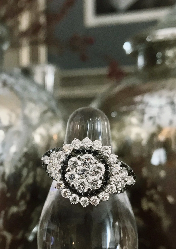 MOONLIGHT 18K white gold with black and white diamonds ring.