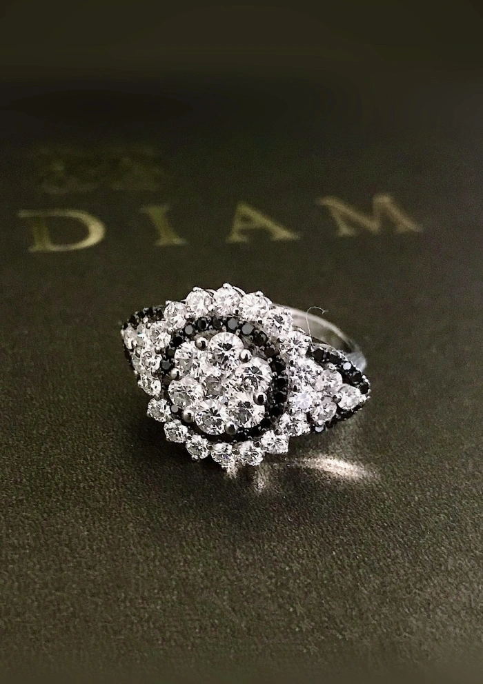 MOONLIGHT 18K white gold with black and white diamonds ring.