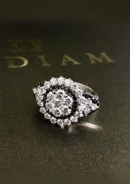 MOONLIGHT 18K white gold with black and white diamonds ring.