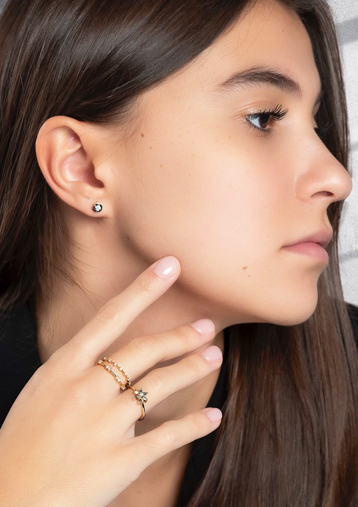 Media alianza CONSTELLATION en oro amarillo de 18K con diamantes