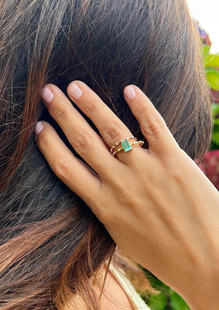 Media alianza CONSTELLATION en oro amarillo de 18K con diamantes
