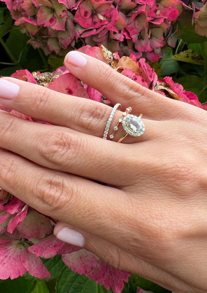 Media alianza CONSTELLATION en oro amarillo de 18K con diamantes