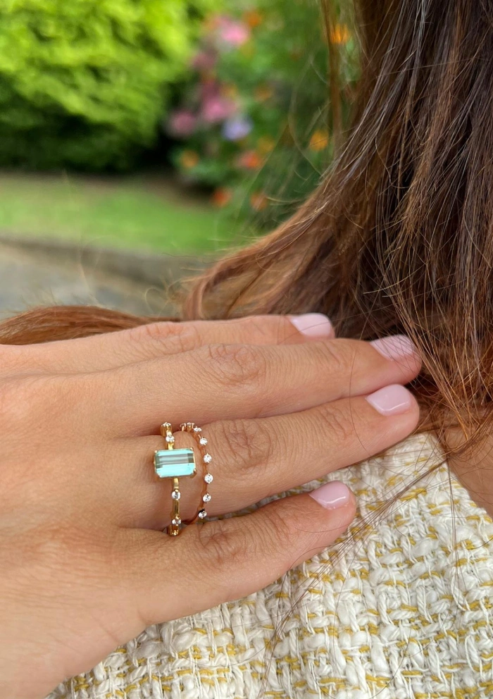 Media alianza CONSTELLATION en oro amarillo de 18K con diamantes