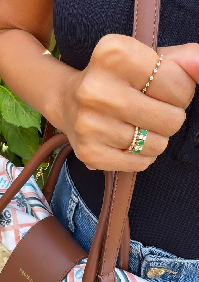 Media alianza CONSTELLATION en oro amarillo de 18K con diamantes