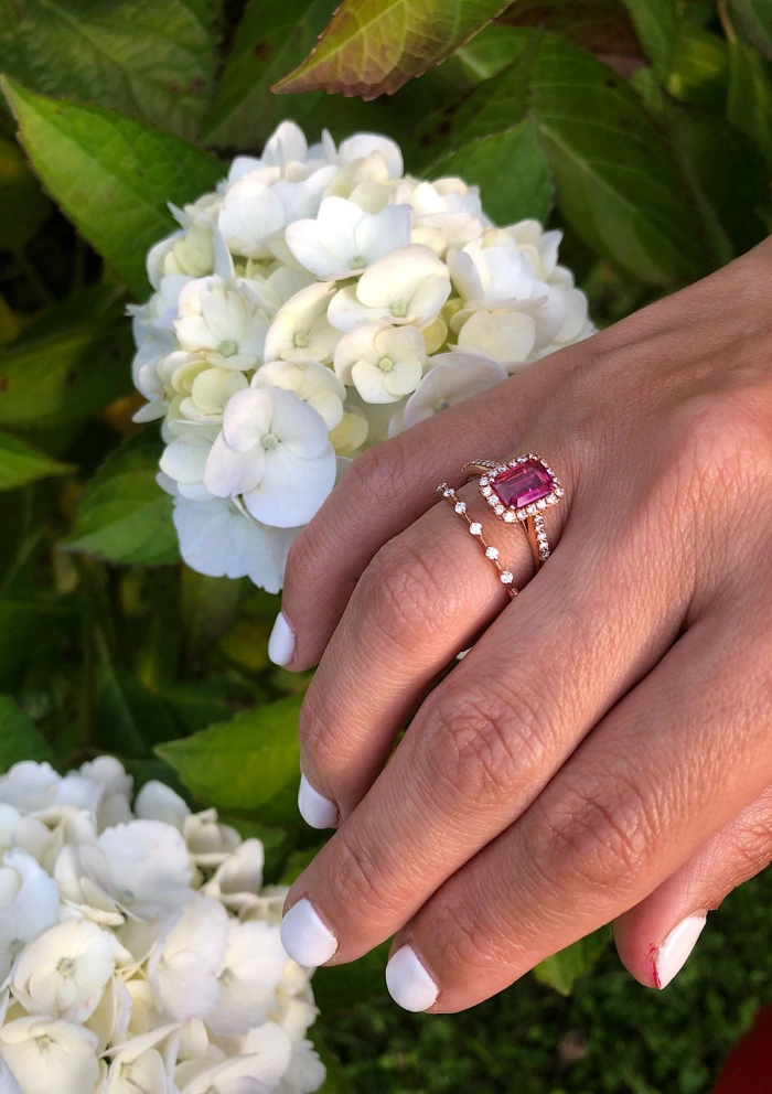 Media alianza CONSTELLATION en oro rosa de 18 quilates con diamantes