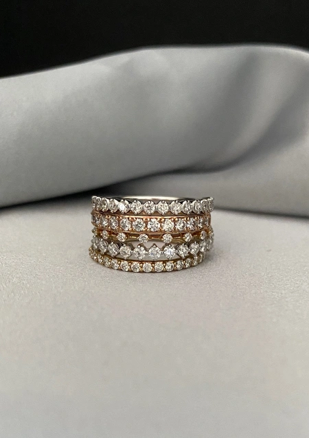 Media alianza CONSTELLATION en oro rosa de 18 quilates con diamantes