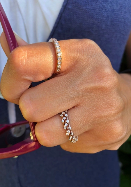 Media alianza CONSTELLATION en oro rosa de 18 quilates con diamantes