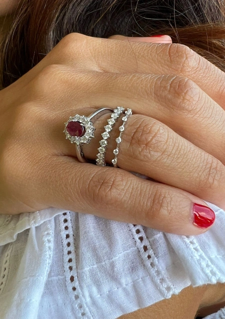 Media alianza CONSTELLATION en oro blanco de 18 quilates y diamantes