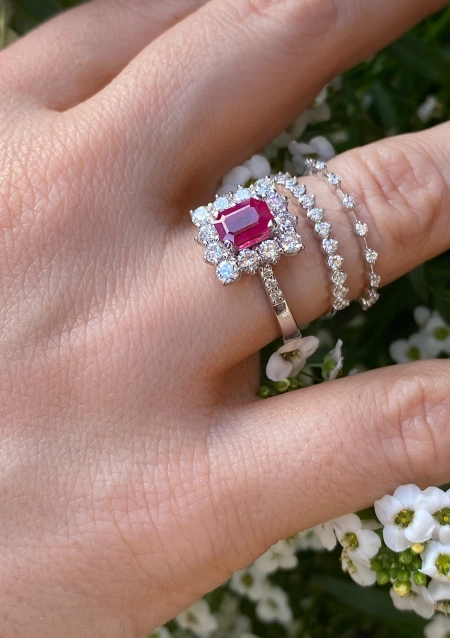 Media alianza CONSTELLATION en oro blanco de 18 quilates y diamantes