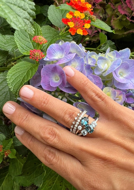 Anillo media alianza CONSTELLATION en oro blanco de 18K y diamantes|Anillos de Diamantes|Godiam Alta Joyería