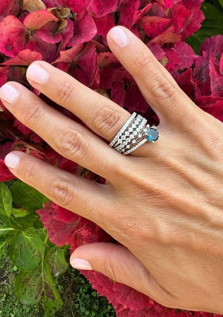 Anillo media alianza CONSTELLATION en oro blanco de 18K y diamantes|Anillos de Diamantes|Godiam Alta Joyería