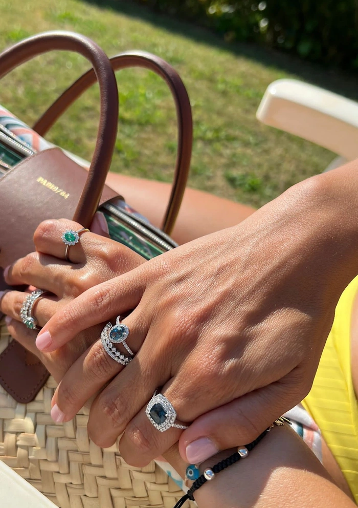 Anillo RIVER en oro blanco de 18K con halo de diamantes y topacio London Blue|Anillos con Otras Gemas Naturales|Godiam Alta Joyería