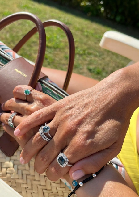 Anillo RIVER en oro blanco de 18K con halo de diamantes y topacio London Blue|Anillos con Otras Gemas Naturales|Godiam Alta Joyería