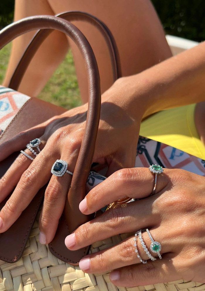 Anillo RIVER en oro blanco de 18K con halo de diamantes y topacio London Blue|Anillos con Otras Gemas Naturales|Godiam Alta Joyería