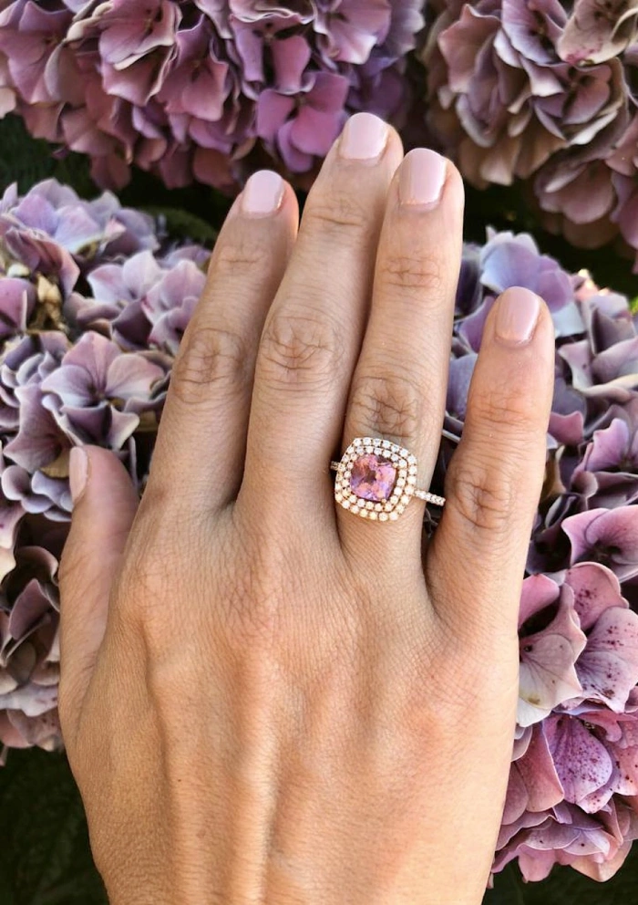 Anillo RIVER en oro rosa de 18 quilates con diamantes y turmalina rosa