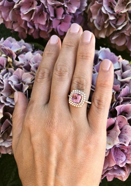 Anillo RIVER en oro rosa de 18 quilates con diamantes y turmalina rosa