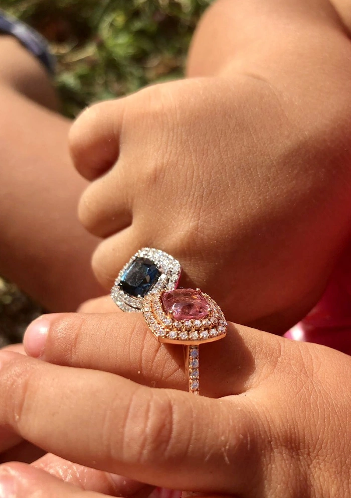 Anillo RIVER en oro rosa de 18 quilates con diamantes y turmalina rosa