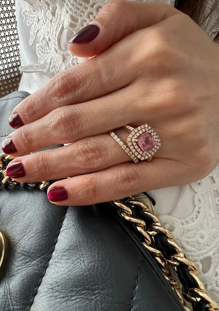 Anillo RIVER en oro rosa de 18 quilates con diamantes y turmalina rosa