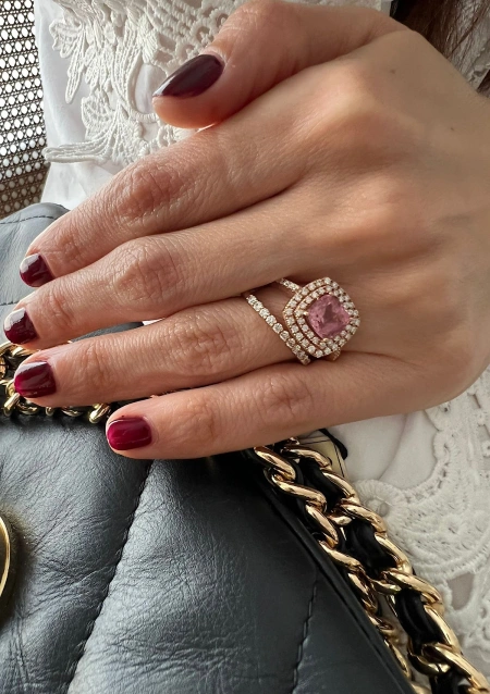 Anillo RIVER en oro rosa de 18 quilates con diamantes y turmalina rosa