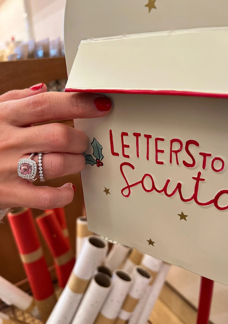 Anillo RIVER en oro blanco de 18K con halo de diamantes y turmalina rosa|Anillos con Otras Gemas Naturales|Godiam Alta Joyería