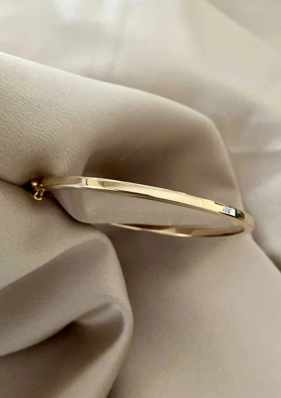 SQUARE section 18K gold stackable bangle.