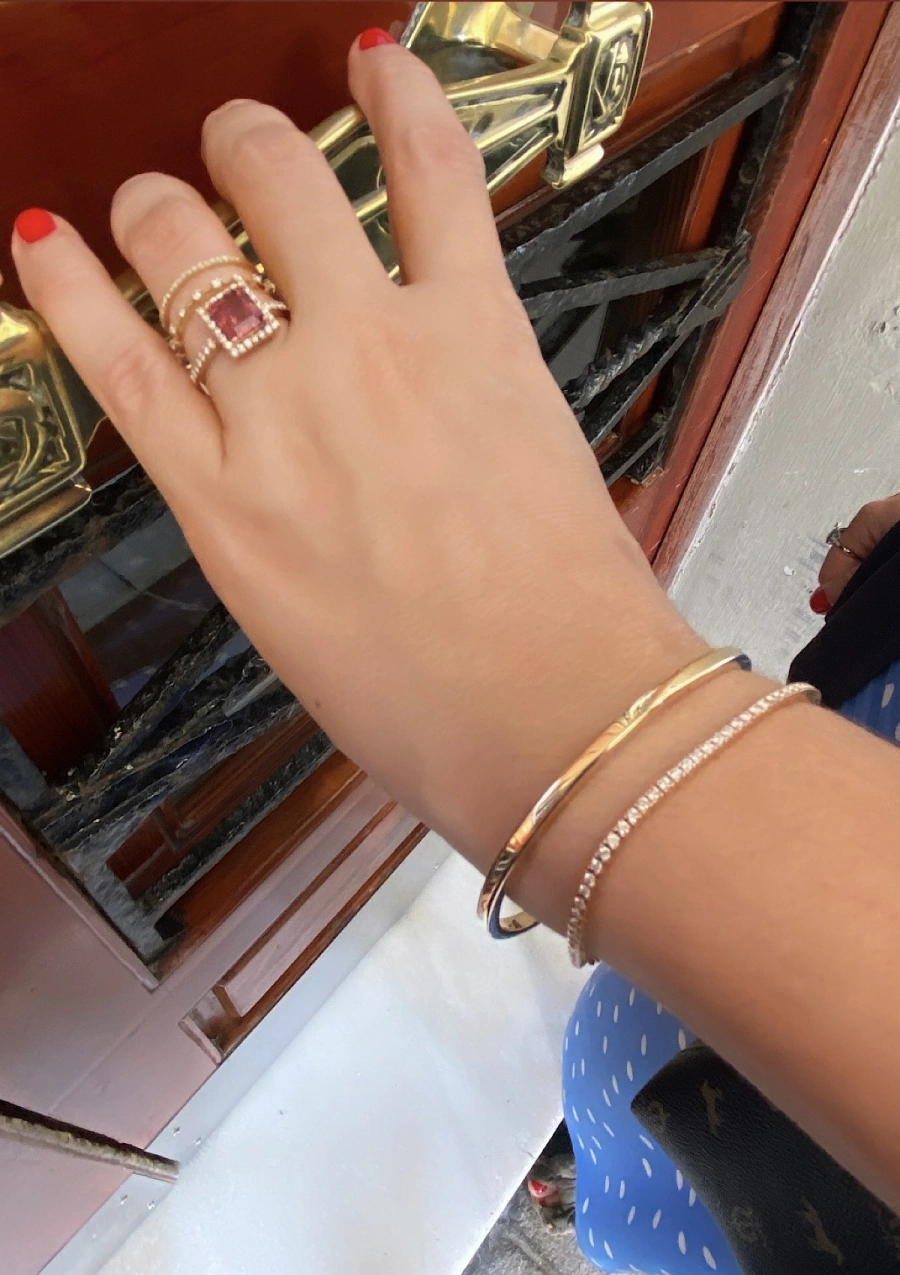 SQUARE section 18K gold stackable bangle.